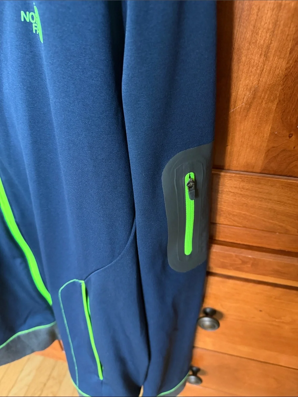 Men’s The North Face navy neon green full zip mountain athletic training jacket